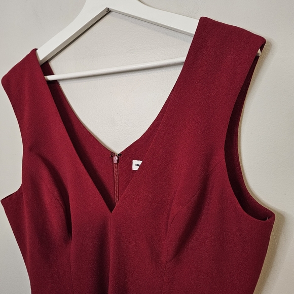 Dress The Population Sandra Elegant Garnet Red Sleeveless Gown Formal V-Neck - Picture 4 of 16